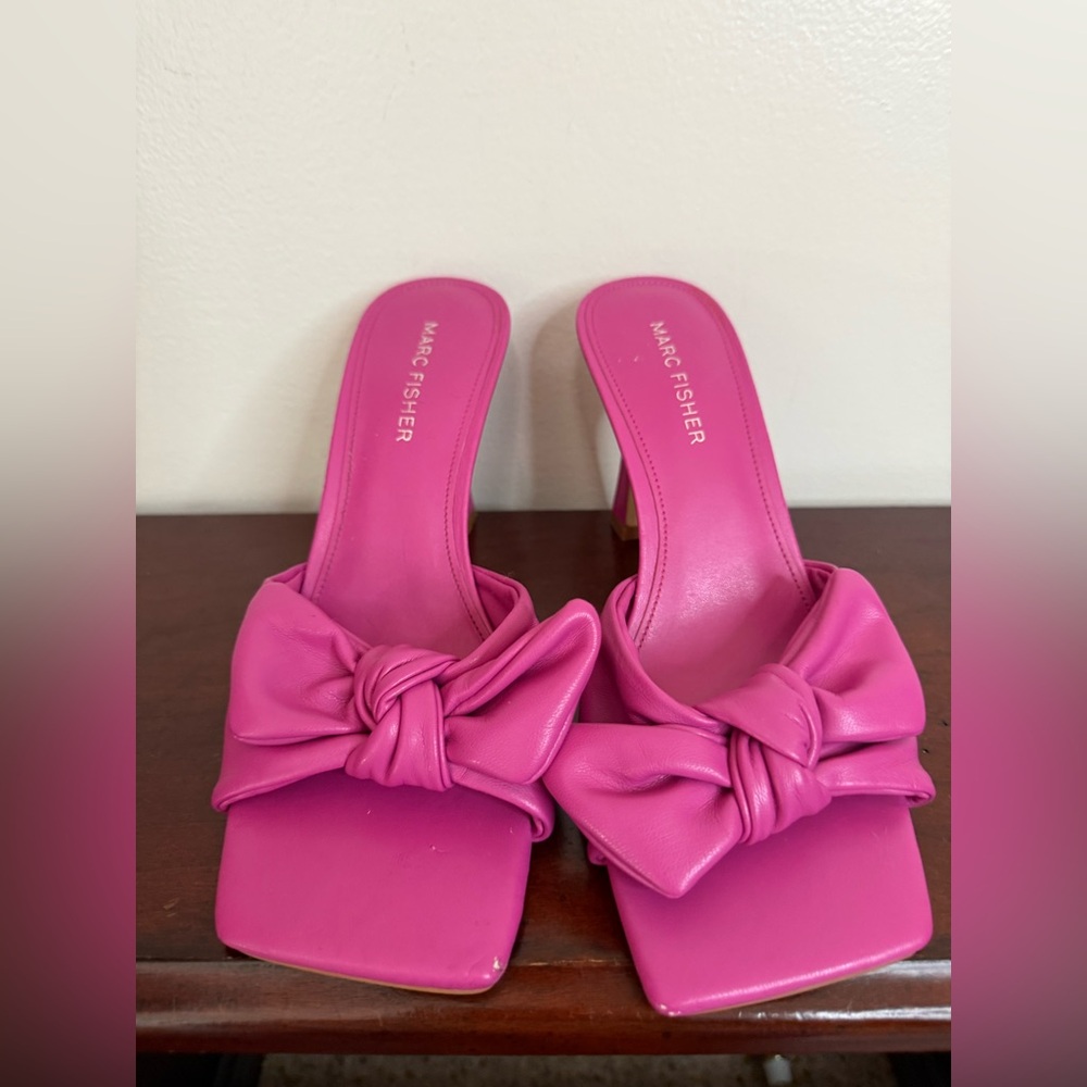 Marc Fisher “Demar” Fuchsia Bow Slide High heels in size 7